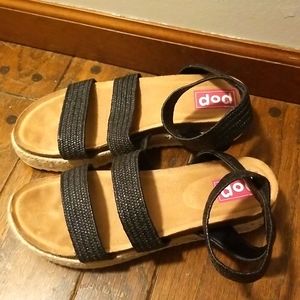 Pop Sandals,size 11,black